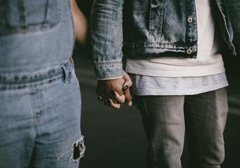 6 Arti Mimpi Gandengan Tangan, Sinyal Baik Buat Kehidupan Asmara