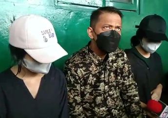 Didampingi Mayang dan Chika, Doddy Sudrajat Berziarah ke Makam Vanessa Angel Tepat di Hari Ulang Tahun Sang Putri dan Panjatkan Doa