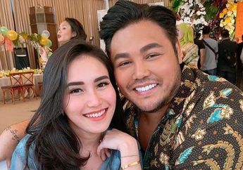 Bak Gak Tega Lihat Anaknya Terus-terusan Gendong Boneka, Ibunda Ivan Gunawan Berharap Segera Punya Cucu dari Ayu Ting Ting hingga Panjatkan Doa Kayak Gini