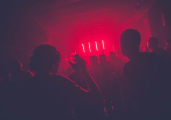 Klub Malam Penyedia Pesta Seks Kelas Dunia Diserang Bakteri Mematikan, Pengelola Tak Mau Tutup Usahanya Malah Minta Pelanggan Lakukan Hal ini