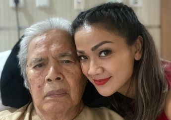 'Sedih Lihat Ada Selang Masuk Hidung', Sudah Doakan yang Terbaik, Nirina Zubir Berharap Kepergian sang Ayah Bisa Timbulkan Efek Ini