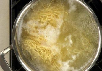Mi Rebus Cepat Bengkak Bila Tak Langsung Dimakan, Ternyata Jangan Langsung Masukkan Mie Instan ke Dalam Air Mendidih, Lakukan Cara Ini Agar Hasilnya Awet Kenyal Tak Lembek!