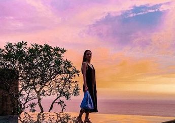 Mukanya Tak Lagi Nampang di TV dan Banting Setir Jualan Sayur Kale, Tengok Paras Masa Muda Mantan VJ Keturunan Prancis Ini, Wajah Bulenya Tak Berubah Sejak 16 Tahun Lalu?