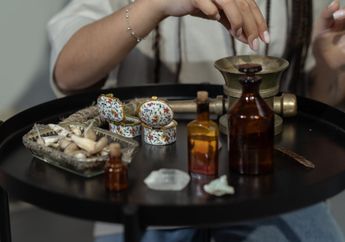 Kesal Anaknya Dihina Gegara Gagal Lakukan Ritual Penggandaan Uang, Dukun di Garut Ini Tega Habisi Nyawa Pelanggannya dengan Disuruh Makan Daging Kambing 1,5 Kg Beracun