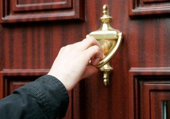 7 Arti Mimpi Mengetuk Pintu, Ada Berita Besar, Bersiaplah Hadapi Situasi Tak Terduga