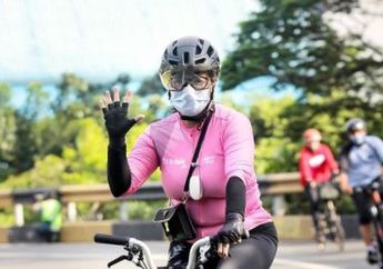 Hidup Adem Ayem Usai Dinikahi Mantan Jenderal TNI Sekaligus Bos PT. Antam, Artis Cantik Ini Rayakan Natal 2021 dengan Sederhana Bersama Orang Tuanya, Begini Potretnya yang Damai Meski Beda Keyakinan