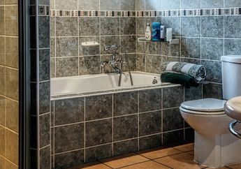 Auto Bersih Bersinar Anti Julidan Tetangga, Cara Rahasia ini Bisa Bikin Bak Mandi Jadi Kinclong, Cuma Modal Deretan Bahan Murah ini