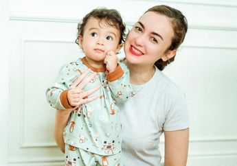 Gemes Banget, Intip Potret Anak Rianti Cartwright Saat Makan Stroberi, Buah yang Bisa Bikin si Kecil Cerdas