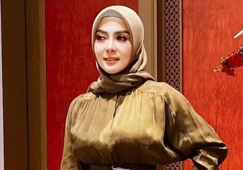 Asik Habiskan Waktu di Singapura, Syahrini Santai Bergaya Cantik di Pinggir Kolam Renang, Warganet Auto Soroti Harga Tas Istri Reino Barack: Nenteng Mobil!