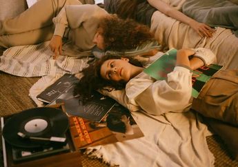 5 Shio Paling Suka Mendengarkan Lagu Galau, Mudah Tersentuh dan Terbawa Emosi