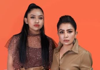 Pamer Kulit Mulus, Mayangsari dan Putrinya Tampil Kompak Pakai Busana Sleeveless saat Liburan di Bali