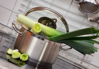 Dijamin Bikin Penyakit Minggat, Iseng Minum Air Rebusan Daun Bawang Ternyata Undang Khasiat ini, Apa Saja?