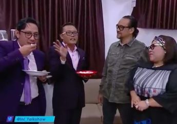 Anaknya Sukses Jadi Presenter Hits dengan Honor Rp50 Juta per Episode, Orang Tua Artis Kondang ini Justru Punya Gaya Sederhana, Wajah Sang Ibu Curi Perhatian!