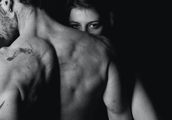 Wanita ini Dicambuk 100 Kali Setelah Mengaku Berzina, Selingkuhannya yang Mantan Pejabat Cuma Dihukum 15 Kali