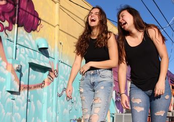 Arti Mimpi Tertawa, Bisa Jadi Pertanda Bakal Ada yang Menyatakan Cinta Tergantung Hal Ini, Simak Penjelasannya