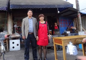 Iba Hatinya Lihat 3 Pemuda Luntang-lantung Habis Kerampokan, Perempuan Ini Berikan Sepertiga Gaji untuk Beli Tiket Kereta, 30 Tahun Kemudian Ia Temukan Kejutan Ini