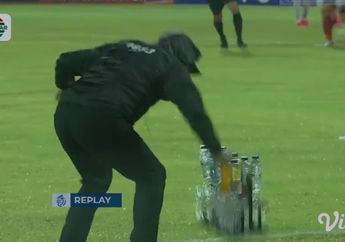 Pelatih Persita Banting Keranjang Botol: Seribu Persen Penalti, Di Mana Mata Hati Wasit?
