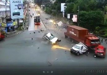 Pilu! Lihat Darah Mengalir dari Helm Ibunya, Anak Korban Kecelakaan Tragedi Rapak Langsung Sigap Lepas Jaket untuk Lakukan Hal Ini, Sebut sang Bunda Masih Genggam Kue Jualan