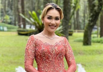 Sukses Bikin Netizen Jatuh Cinta, Tengok Penampilan Ayu Ting Ting Saat Menjadi Juri Acara Kontes Dangdut!