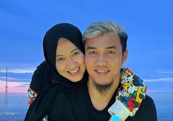 Terima Nasib Honor Suaminya Tak Kunjung Cair hingga Kena Pemotongan Gaji, Okie Agustina Rayakan Ulang Tahun Gunawan Dwi Cahyo dengan Penuh Kesederhanaan, Hal Ini Jadi Penyebabnya!