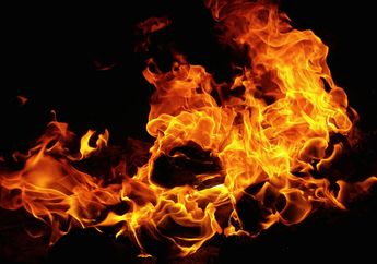 Bak Gali Kuburan Sendiri, Kakek di Malang Tewas Dilalap Si Jago Merah Setelah Bakar Rumah Anak Kandung dan Pukul Istri