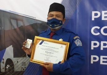 Berhasil Selamatkan Nyawa Wanita yang Hendak Bunuh Diri, Sopir Transjakarta dapat Penghargaan Emas 5 Gram dari Perusahaan