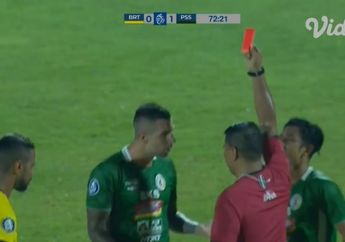 'Dia Salah Mendengar' - Wasit Kebablasan Beri Kartu Merah Padahal Aaron Evans Cuma Bertanya