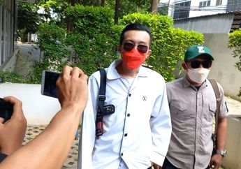 'Tidak Ada Perdamaian Tanpa Syarat' Dokter Tirta Sebut Adam&nbsp;Deni Sempat Ingin Berdamai dengan Jerinx SID Tapi Dihalangi oleh Kuasa Hukumnya