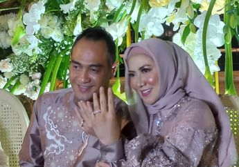 Netizen Jangan Salfok! Ini Penampakan Cincin Lamaran Anti-Mainstream Venna Melinda dan Ferry Irawan