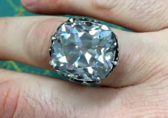 Mendadak Jadi Miliarder, Ternyata Cincin Murah yang Dibeli Wanita 33 Tahun Silam Ini Berlian!