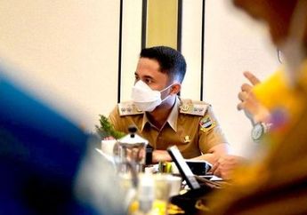 Hidupnya Makin Terpandang Usai Duduki Kursi Bupati Bandung Barat, Artis Ganteng Ini Justru Tak Gengsi Santap Makanan Sejuta Umat di Warung Pinggir Jalan: Mantap Pisan