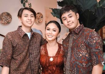 Tetap Akur Meski Sudah Cerai 12 Tahun Lalu, Yuni Shara Kepergok Rayakan Idul Adha 2022 Bareng Sang Mantan Suami, Fotonya Bak Keluarga Bahagia Bikin Baper