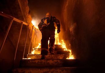 Nekat Terobos Kobaran Api, Pria ODGJ Ini Ternyata Hanya Ingin Selamatkan Sebuah Tas, Tak Diduga Isi Tasnya Barang-barang yang Bikin Terenyuh