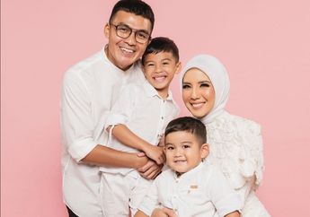 Ibu Idaman Banget! Bukan Dibelanjakan, Tya Ariestya Justu Ajak Anak Menabung Hasil Angpau Lebaran di Bank, Si Kecil Jadi Terbiasa Hemat!