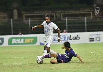 Dedik Setiawan Baru Main Langsung Diganti, Carlos Fortes Borong Dua Gol Arema FC ke Gawang Persita