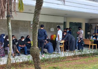 'Ini Amanah', Keluarga Dorce Gamalama Datang Bawa Kain Kafan ke RSPP