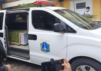 Begini Suasana Solat Jenazah Dorce Gamalama Yang Berada Di Dalam Mobil Ambulance