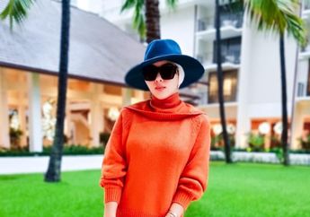 Mantap Berhijab, Begini Gaya Syahrini dengan Paduan Celana Ketat  Memamerkan Kakinya yang Ramping