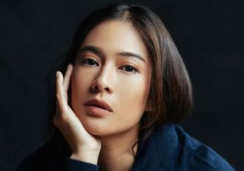 Pantas Cucu Mantan Menteri Era Soekarno Klepek-klepek, Tengok Ruang Kerja Sekaligus Perpustakaan di Rumah Artis Dian Sastro, Koleksi Bukunya Numpuk Seabrek!