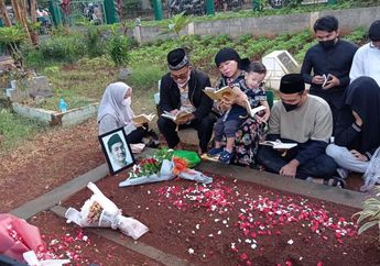 'Masih Tercium Aroma Ulang Tahun', Haji Faisal Bawa Gala Sky ke Makam Vanessa Angel dan Bibi Ardiansyah di Hari Kelahiran Putranya