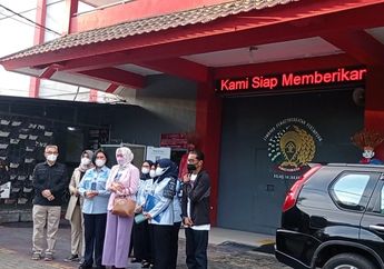 Tangis Angelina Sondakh Pecah Saat Keluar dari Penjara, Minta Maaf pada Rakyat Indonesia