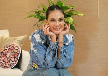 Pamer Pesona dan Lekuk Tubuh dengan Pakaian Tembus Pandang, Luna Maya Cuek Berpose Badai dalam Balutan Gaun Mewah Ini, Harganya 10 Kali Lipat Gaji Anggota DPR RI!