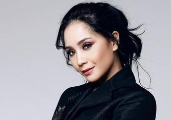 Lihat Penampilan Rumahan Nagita Slavina Pakai Daster Harga 12 Juta Rupiah saat Masak di Dapur