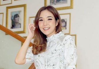 Kembali Bernyanyi di Atas Panggung, Gisella Anastasia Tampil Glamour dan Seksi Kenakan Dress Belahan Tinggi!