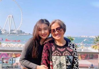 Padahal Putrinya Jadi Ratu Sinetron Sekaligus Miliki Rumah Elit, Ibunda Natasha Wilona Justru Tampil Sederhana dan Tak Neko-neko, Begini Gayanya yang Jauh dari Kata Mewah