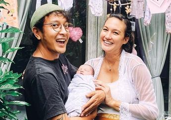 Good Looking Sedari Lahir, Begini Paras Menawan Anak Nadine Chandrawinata dan Dimas Anggara Saat Mengenakan Pakaian Adat Bali, Panen Pujian!