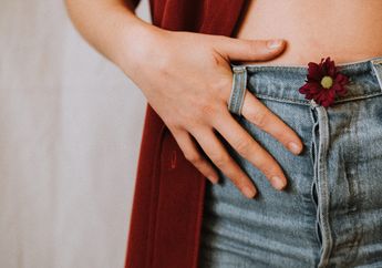 Kedodoran? Yuk Simak 4 Cara Mengembalikan Bentuk Celana Jeans yang Melar, Tak Perlu ke Penjahit!