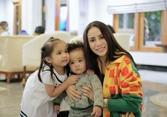 Terlahir Tajir dari Ibu Artis Ngetop dan Ayah Juragan Furnitur, Begini Meriahnya Acara Ulang Tahun Anak Gadis Momo Eks Geisha, Super Mewah Serasa di Disneyland!