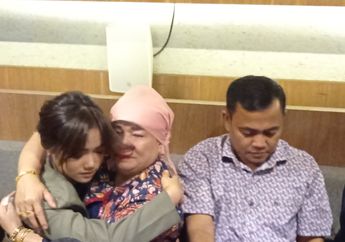 Tangis Haji Faisal dan Dewi Zuhriati Pecah Saat Nonton Video Klip Fuji yang Relate dengan Kepergian Bibi Ardiansyah dan Vanessa Angel