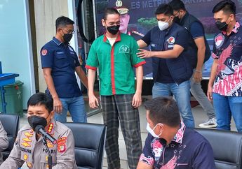 Tak Hanya Biji Ganja yang Disembunyikan di Bawah Karpet Mobil, Ini Rentetan Barang Bukti Saat Vokalis Band Sisitipsi Ditangkap